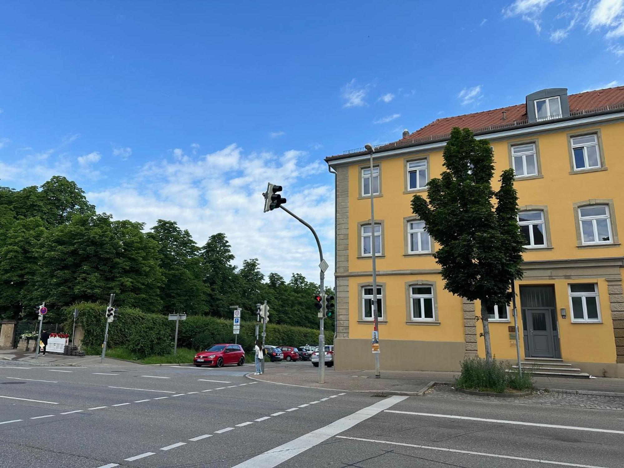 Bella Casa - Business&Family - 2 Zimmer Direkt Neben Schloss, Parkplatz, Smarttv, Netflix, Waschmaschine, 24H Checkin, 71Qm, Kingsizebett, Hotelbettwaesche لودفيغسبرغ المظهر الخارجي الصورة