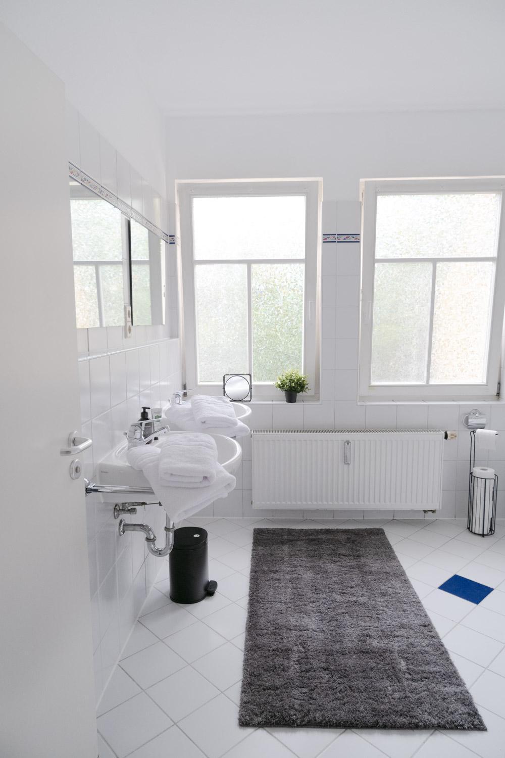 Bella Casa - Business&Family - 2 Zimmer Direkt Neben Schloss, Parkplatz, Smarttv, Netflix, Waschmaschine, 24H Checkin, 71Qm, Kingsizebett, Hotelbettwaesche لودفيغسبرغ المظهر الخارجي الصورة